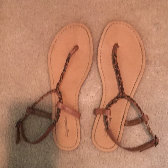 Flat braided sandal