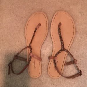 Flat braided sandal