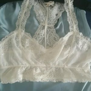 🌻HP🌻NWT Beautiful Lace Ivory Bralette