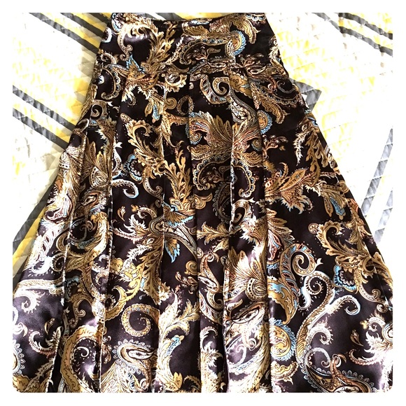Woman's Size 18 Silky Skirt