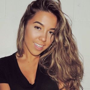 Meet your Posher, Courtney