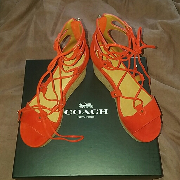 Beautiful Red-orange suede platform sandals - Picture 2 of 4