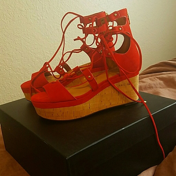 Beautiful Red-orange suede platform sandals - Picture 3 of 4