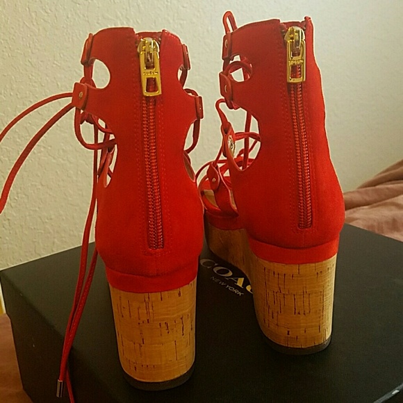 Beautiful Red-orange suede platform sandals - Picture 4 of 4