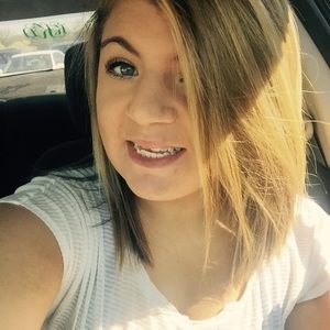 Meet your Posher, Kayla