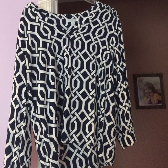 Francesca's collection navy and white tunic