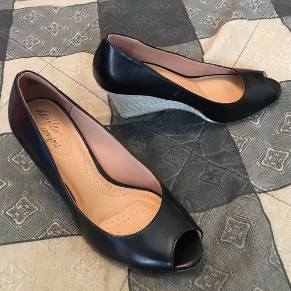 Women's wedge open toe shoes. Size 8. Worn once. - Picture 3 of 3