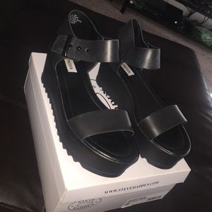 Platform sandals