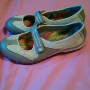 Sketchers shoes