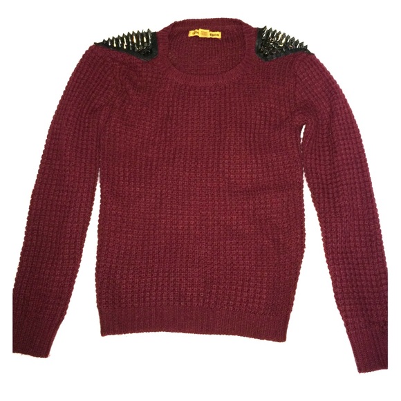 Sweater w| Studded Shoulder Accent