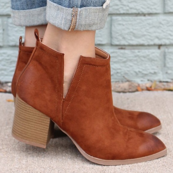 Chestnut v-cut ankle Bootie - Picture 3 of 4
