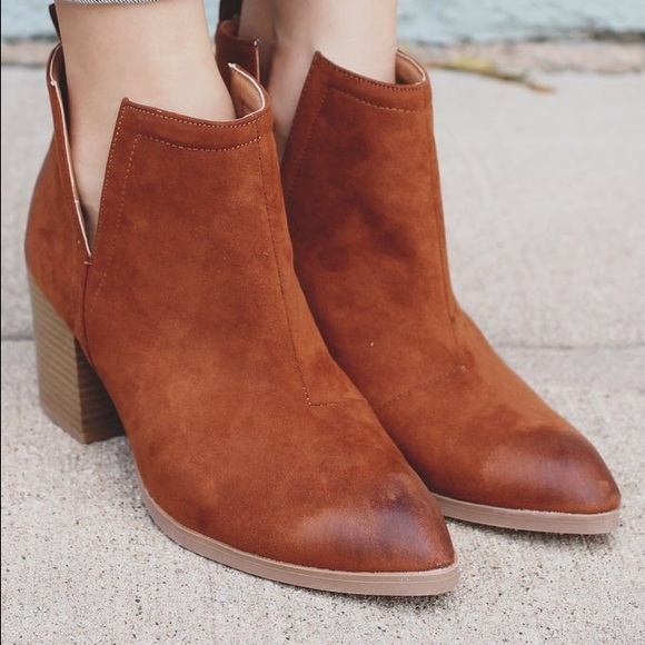 Chestnut v-cut ankle Bootie - Picture 4 of 4