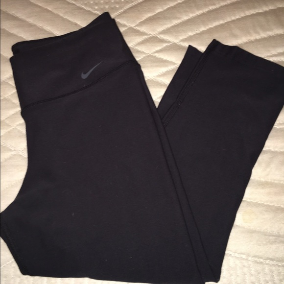 Nike Legendary Crop