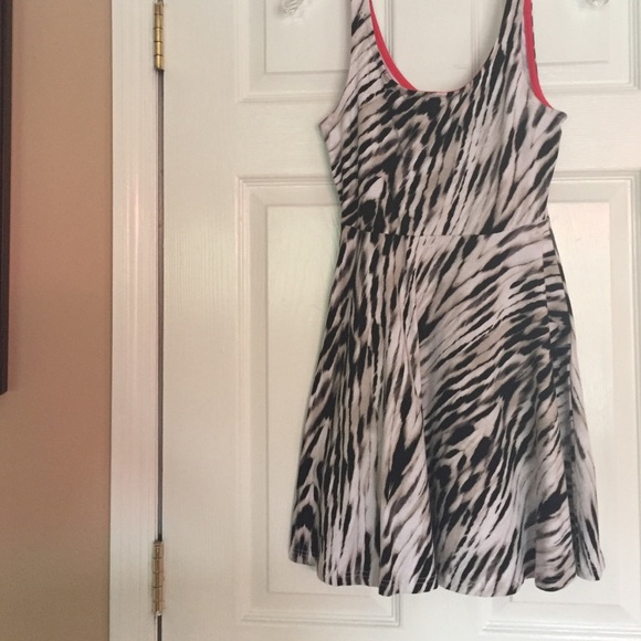 Express black and white dress