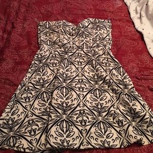 Mischievous strapless dress