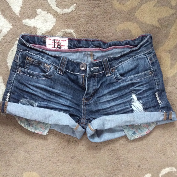 * SOLD * Jean shorts cute pockets