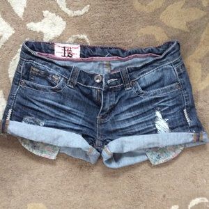 * SOLD * Jean shorts cute pockets