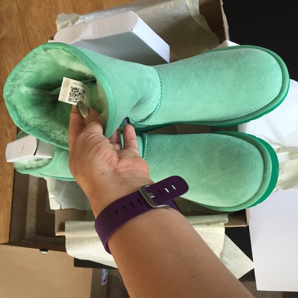 UGG classic short green glass boots Sz 8 new - Picture 3 of 4