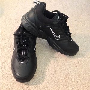 Women's Nike Walking Shoe Size 6.5 in Black