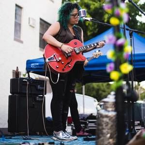 Meet your Posher, Aura