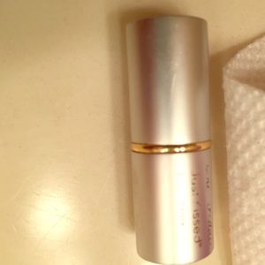 Mini color changing lip and cheek stain