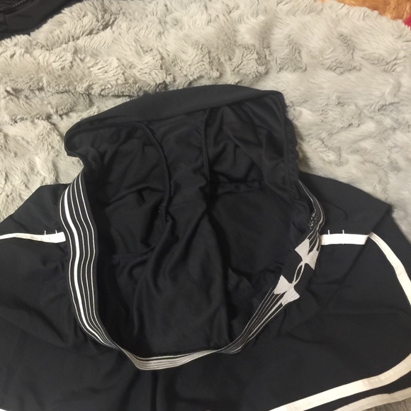 Under Armour shorts only worn a couple times. - Picture 3 of 4