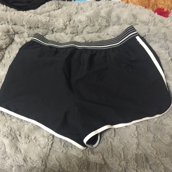 Under Armour shorts only worn a couple times. - Picture 4 of 4