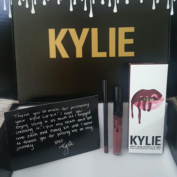 Kylie Jenner Purple Lip Kit Review - Kylie Cosmetics Love  Kylie Lipkit LOVE BITE