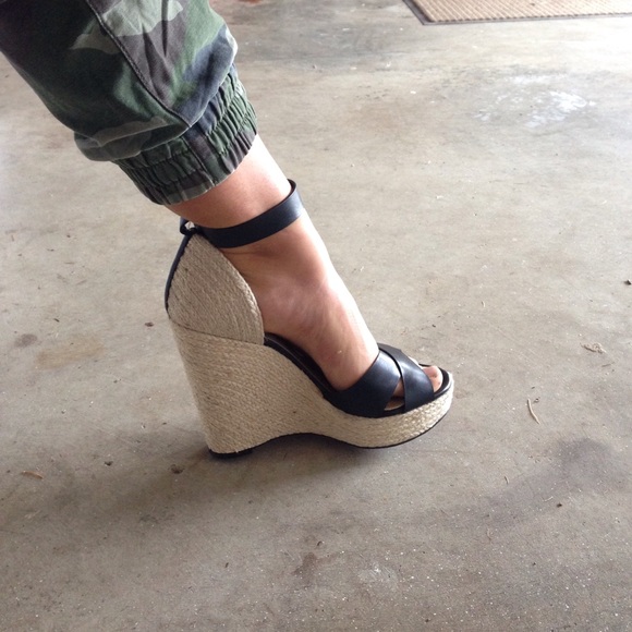 BRAND NEW WEDGES
