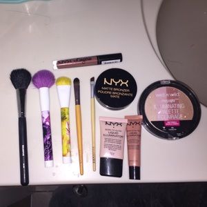 make up / brushes bundle!