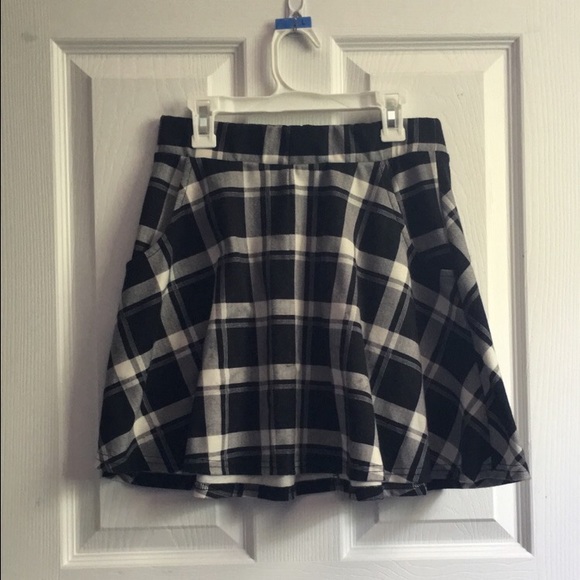 Cotton On B&W Skater Skirt with Pockets