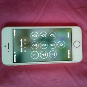 I-phone 5s Gold 16gb (Locked by At&t)