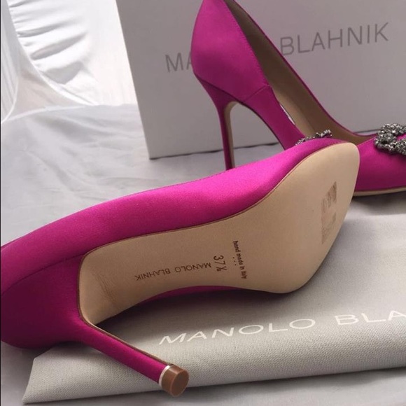 BNIB • Pink Satin Hangisi Pumps
