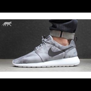 Nike Roshe Run Print Wolf Grey - size 9.5