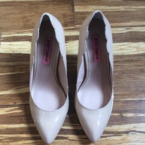 Betsey Johnson Raciee Nude Scalloped Edge Pumps