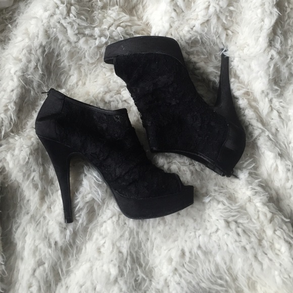 Black Lace Pumps