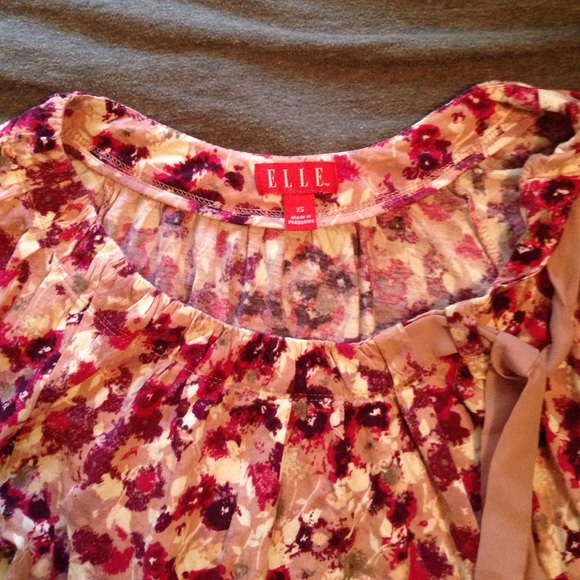 Floral top - Picture 2 of 3