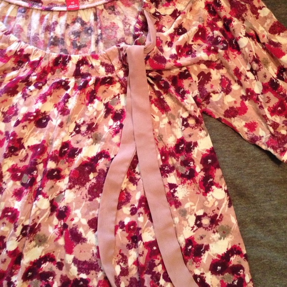 Floral top - Picture 3 of 3