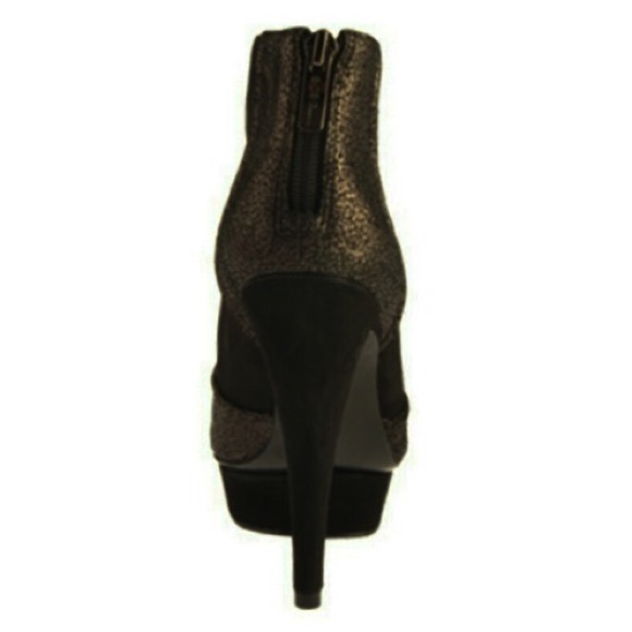 BCBG ankle boot ..Llast markdown - Picture 4 of 4