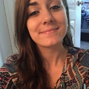 Meet your Posher, Alinia