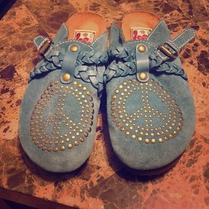 Lucky brand peace sign slip ons