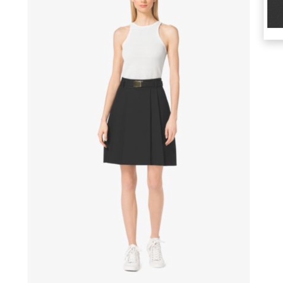 Belted stretch cotton skirt.
