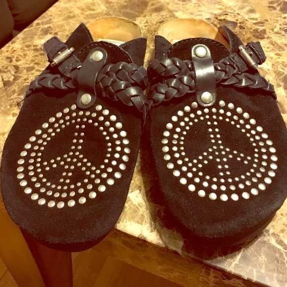 Lucky brand black peace sign slip ons