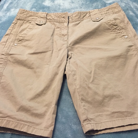 Ann Taylor khaki short $5 or 3 for $12!