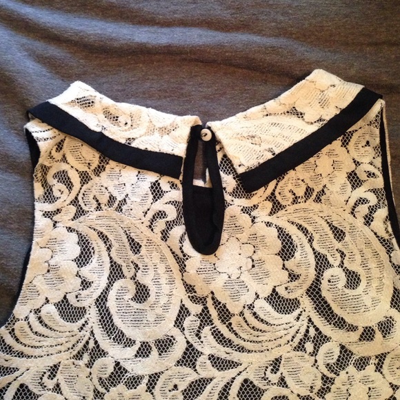 Beautiful top - Picture 3 of 4