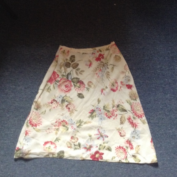 Flowing Shorter Skirt