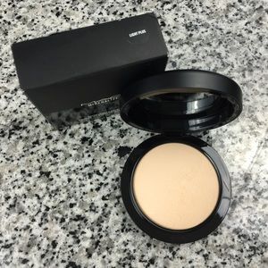 MAC MINERALIZE SKINFINISH NATURAL LIGHT PLUS