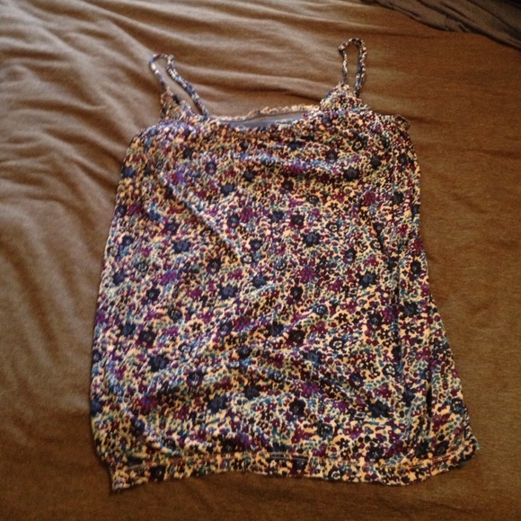 Old navy floral top. - Picture 1 of 3