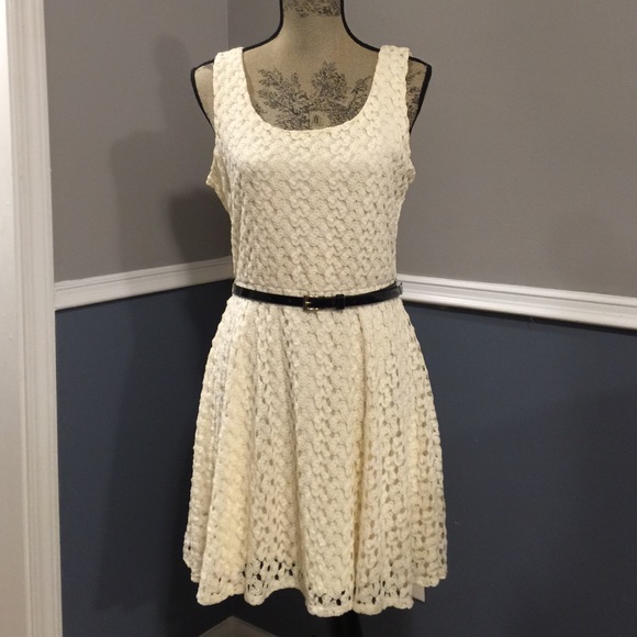 ✳️ NWT! Lily Rose Cream Crochet Dress! Large!