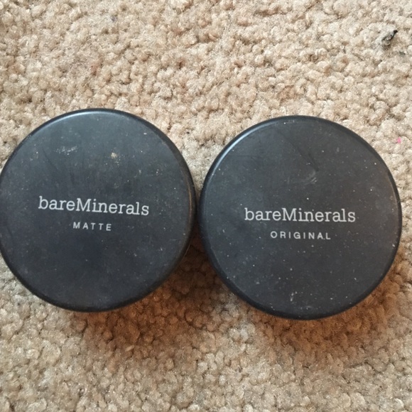 Bare minerals powder